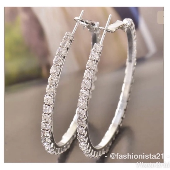 Fashionista21 Jewelry - NIB Silver Clear Crystal Round Hoop Earrings